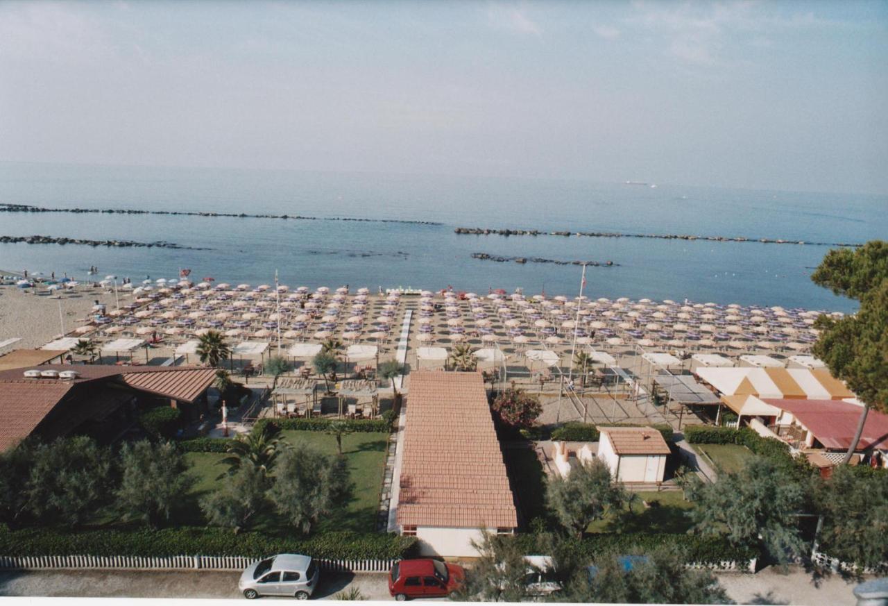 Campeggio Italia مارينا دي ماسا المظهر الخارجي الصورة